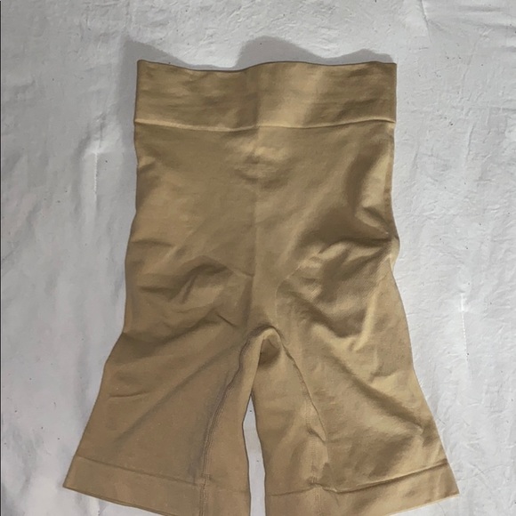 Body shape wear - Picture 2 of 3